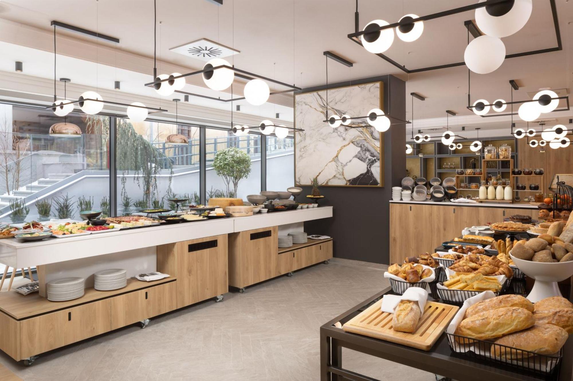 Courtyard By Marriott Cluj - Napoca Downtown 호텔 외부 사진
