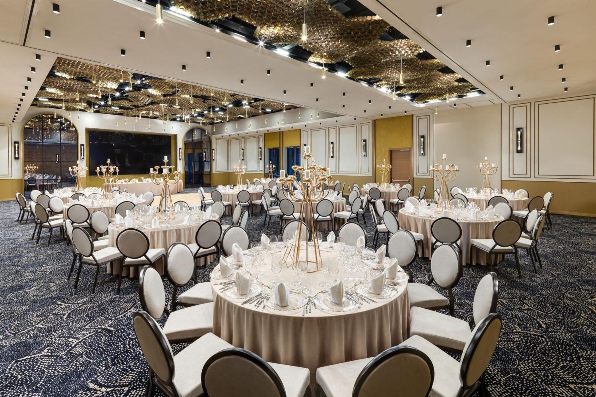 Courtyard By Marriott Cluj - Napoca Downtown 호텔 외부 사진