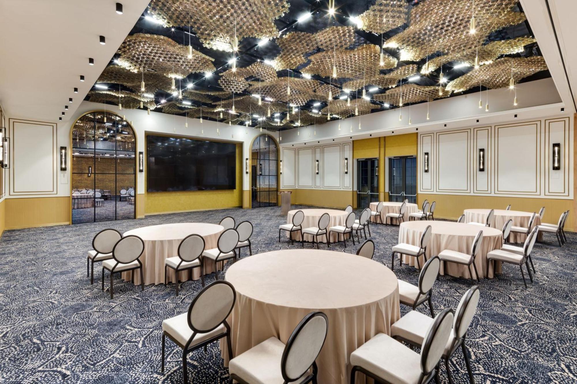 Courtyard By Marriott Cluj - Napoca Downtown 호텔 외부 사진