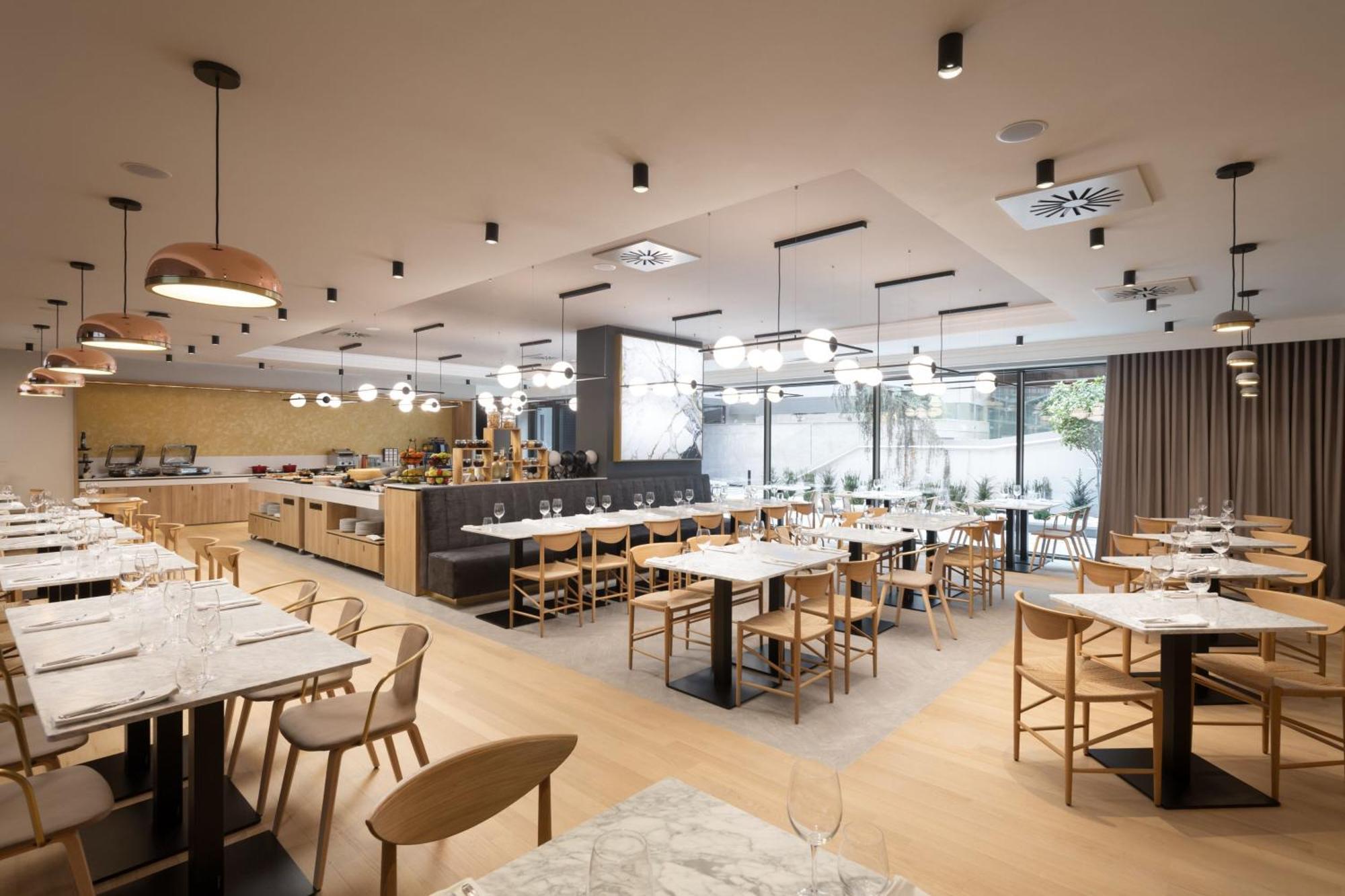 Courtyard By Marriott Cluj - Napoca Downtown 호텔 외부 사진