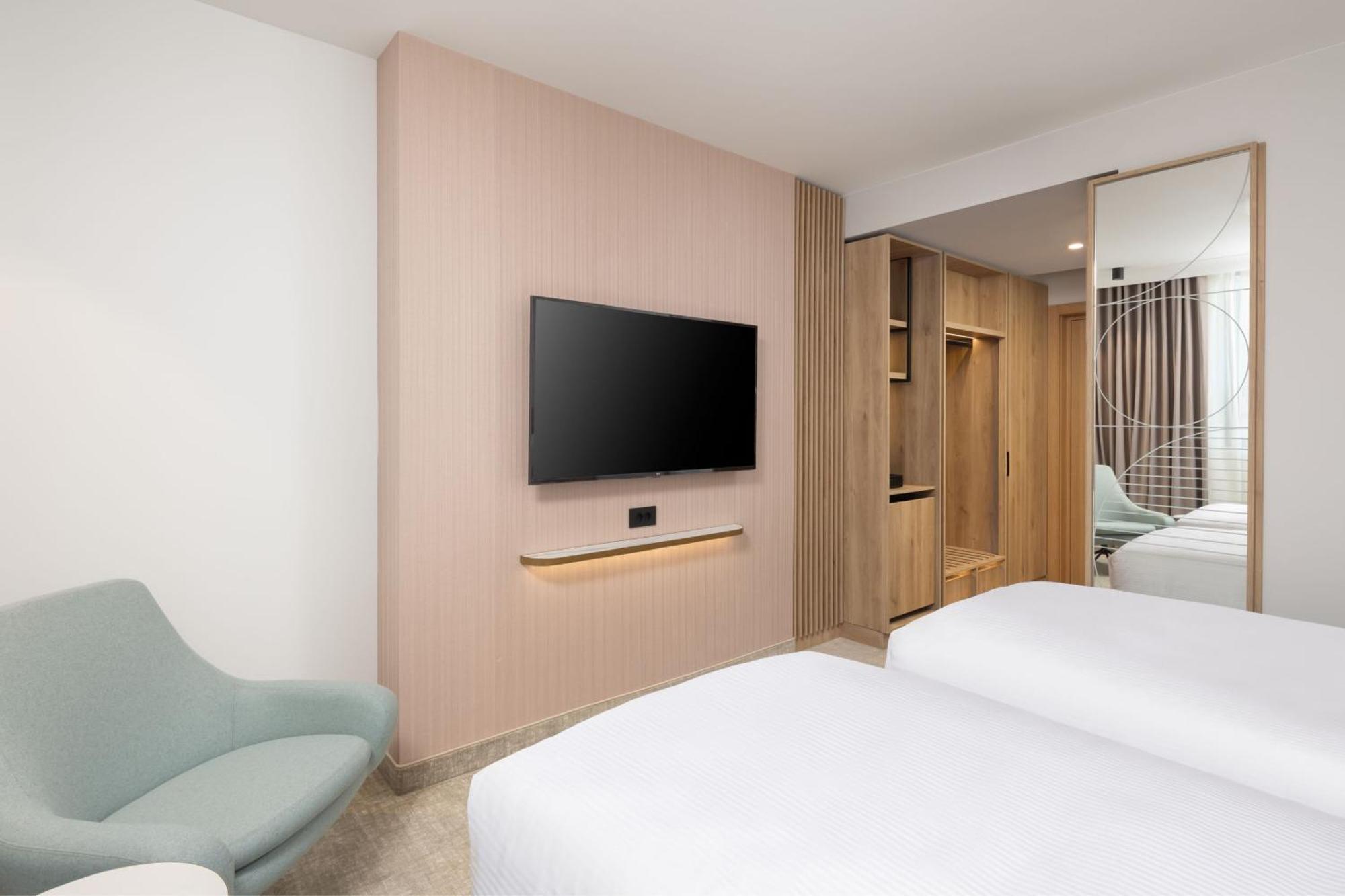 Courtyard By Marriott Cluj - Napoca Downtown 호텔 외부 사진