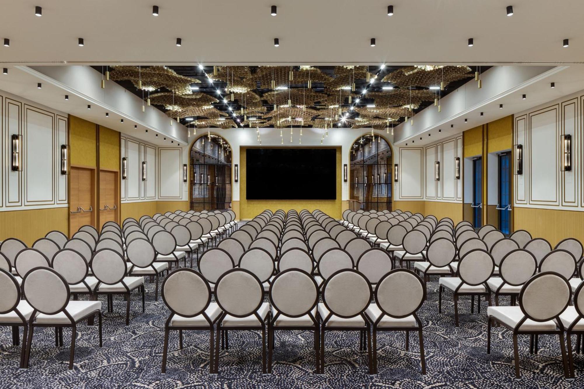 Courtyard By Marriott Cluj - Napoca Downtown 호텔 외부 사진